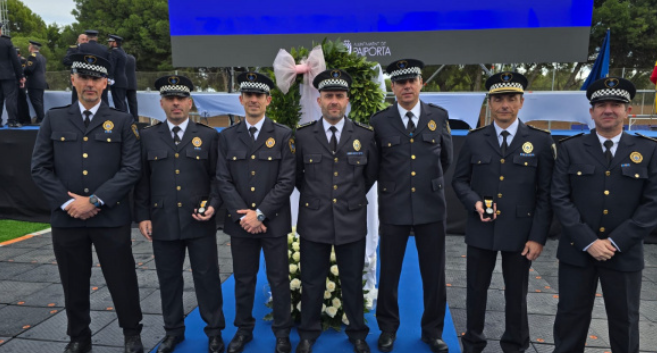 Set agents del Prat, condecorats a Paiporta en record de la Dana