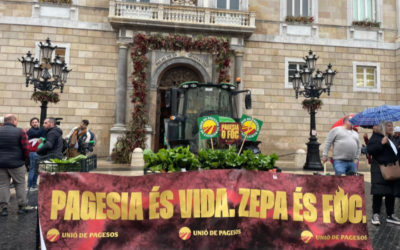 Tractors del Baix Llobregat arriben a Barcelona contra l’ampliació de la ZEPA al Parc Agrari