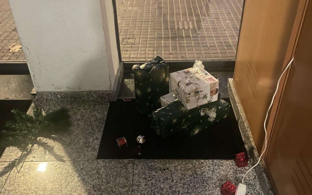 “Robar la il·lusió”: indignació veïnal per la desaparició de l’arbre de Nadal a Cal Flasco