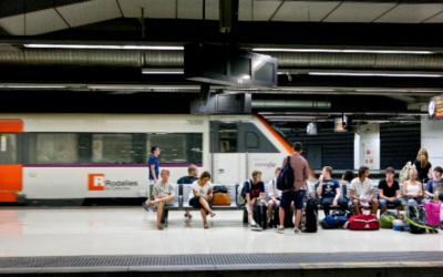 Un tren de la R2 Sud acaba el trajecte a El Prat per límit d’hores del maquinista en un matí marcat per avaries