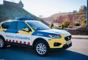 Detingudes dues dones al Prat després d’un incident violent en un taxi