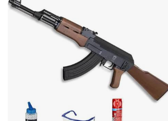 Un jove de 22 anys és identificat al Prat amb una rèplica d’AK‑47 d’airsoft