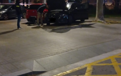 Un avís de soroll al cotxe activa el protocol antiexplosius al Prat i manté tallat el carrer fins passada la una de la matinada
