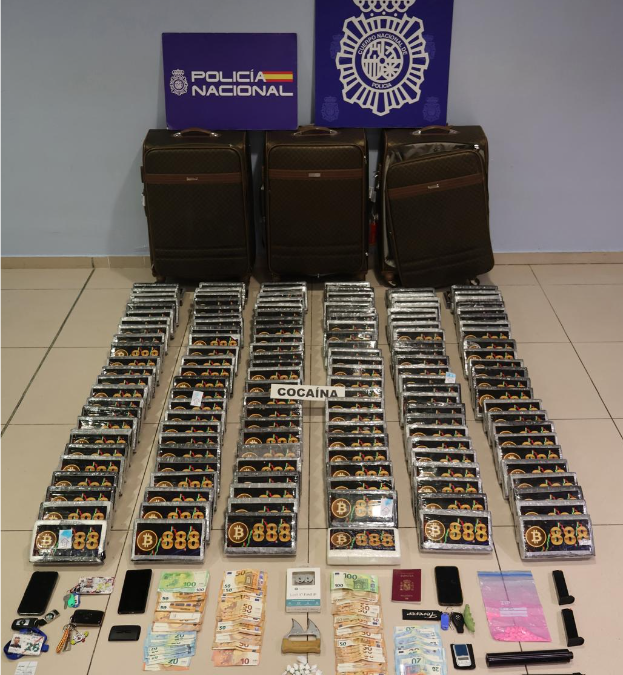 Desarticulada una xarxa criminal que introduïa cocaïna a l’Estat aprofitant treballadors de l’aeroport del Prat