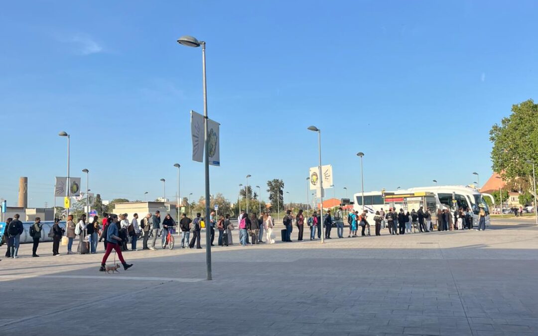 Cues i transbordaments al Prat per les obres de la R2 Sud