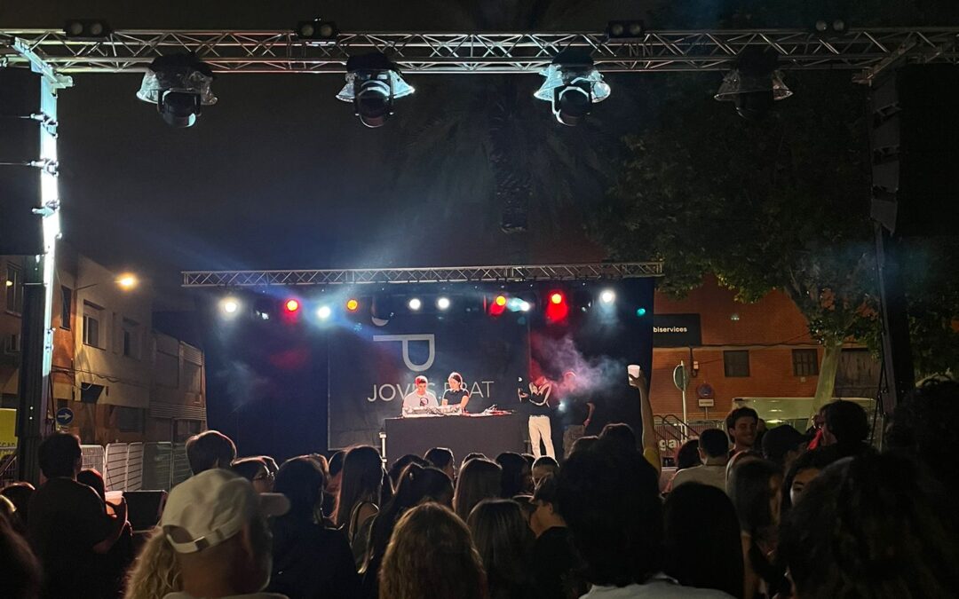 El Festival Jove AltraVeu omple els Jardins de la Ribera en una edició marcada pel talent local