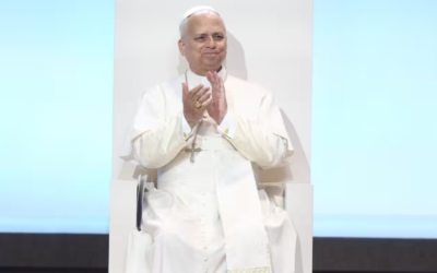 El Papa León XIV aterra al Prat amb una rebuda institucional marcada per la solemnitat