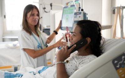 L’Hospital de Bellvitge millora el benestar dels pacients de diàlisi amb lectures telefòniques personalitzades