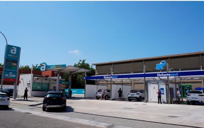 Elefante Azul posa en marxa una nova estació de rentat al Prat