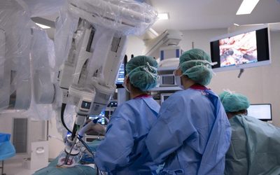 Bellvitge fa història a Europa amb el primer trasplantament renal amb el nou robot Da Vinci SP